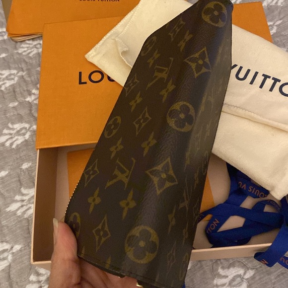 Louis Vuitton Monogram Clemence Zipper Wallet.  NWOT. NEVER USED - Picture 11 of 14